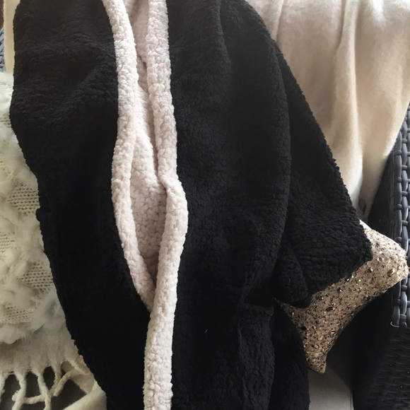 LAST1️⃣ B&W Shearling Fleece Coat ✨FINAL PRICE✨ - Picture 3 of 8